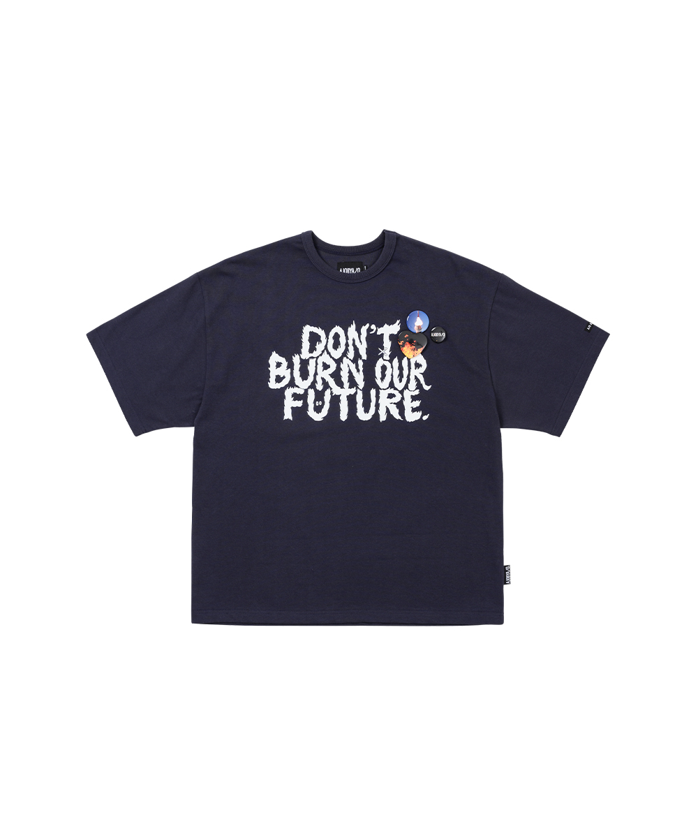 AJO BY AJO아조바이아조 [23 S/S RENEWAL] DBOF Logo T-Shirt [DARK NAVY]